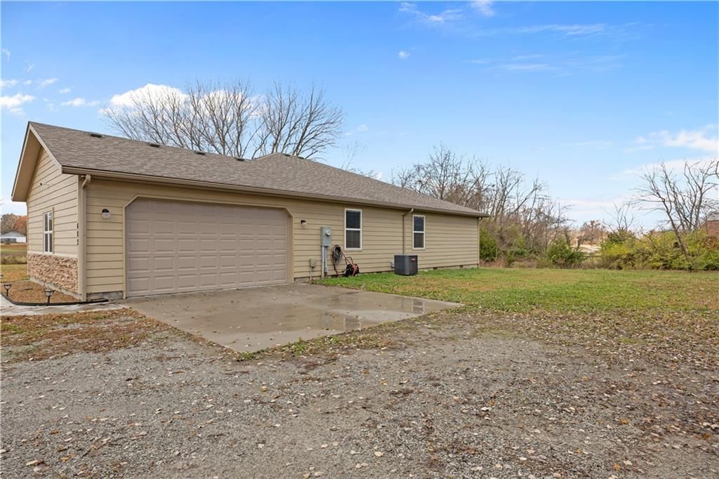 402 W Craig Road — photo 4