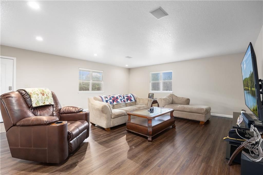 402 W Craig Road — photo 5