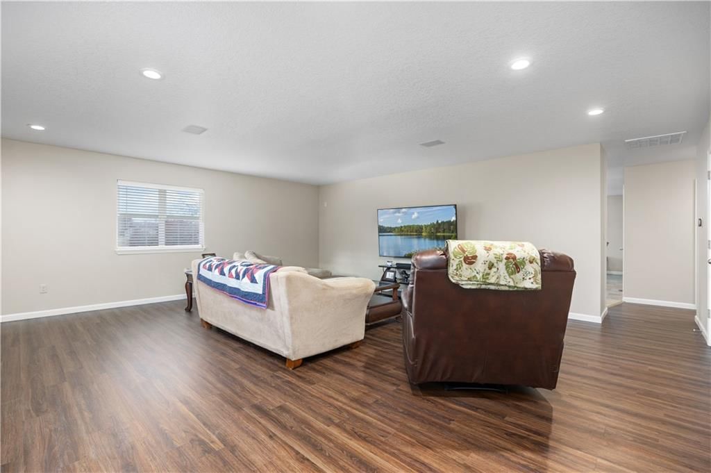 402 W Craig Road — photo 7
