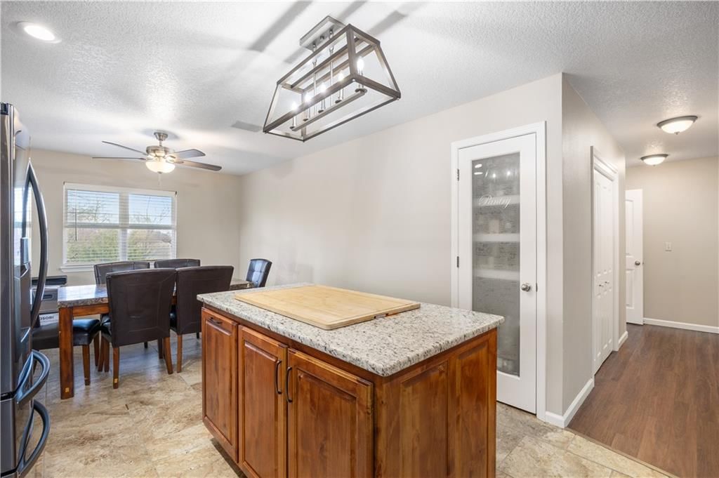 402 W Craig Road — photo 9