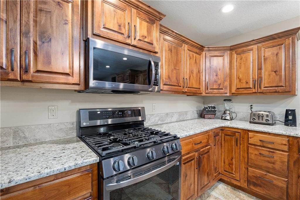 402 W Craig Road — photo 11