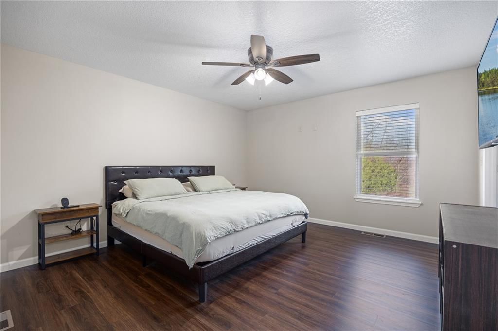 402 W Craig Road — photo 17