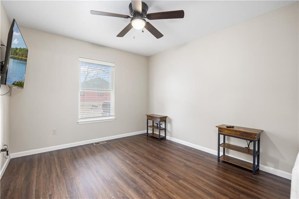 402 W Craig Road — photo 20