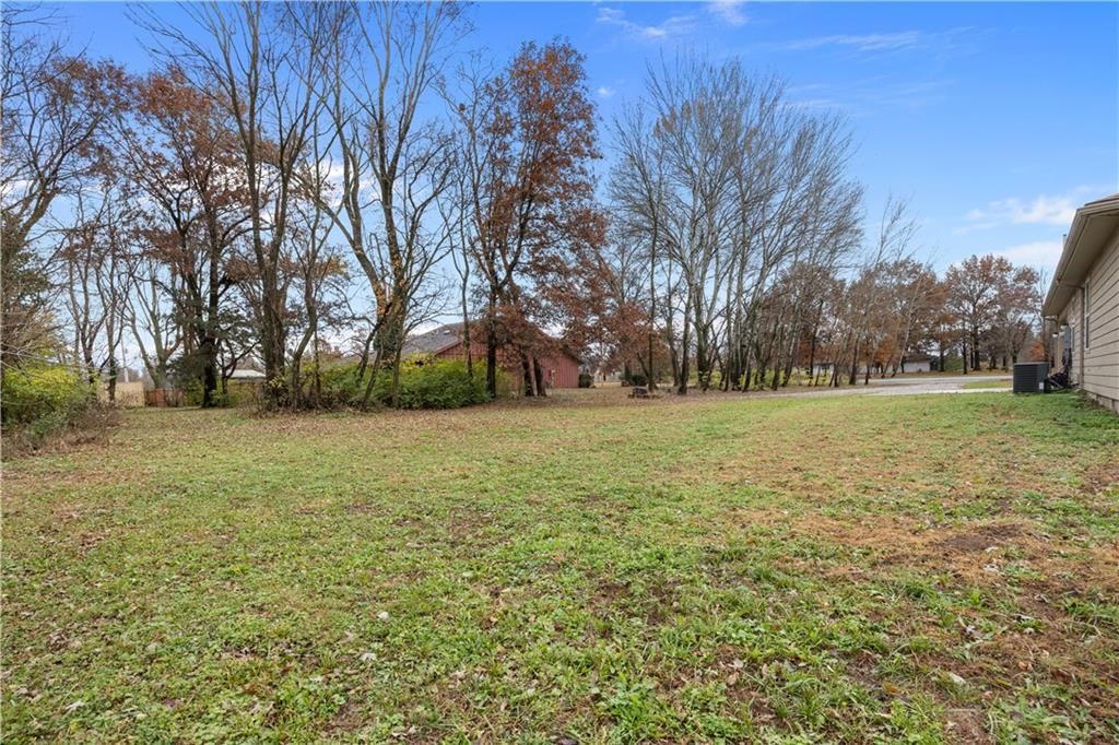 402 W Craig Road — photo 24