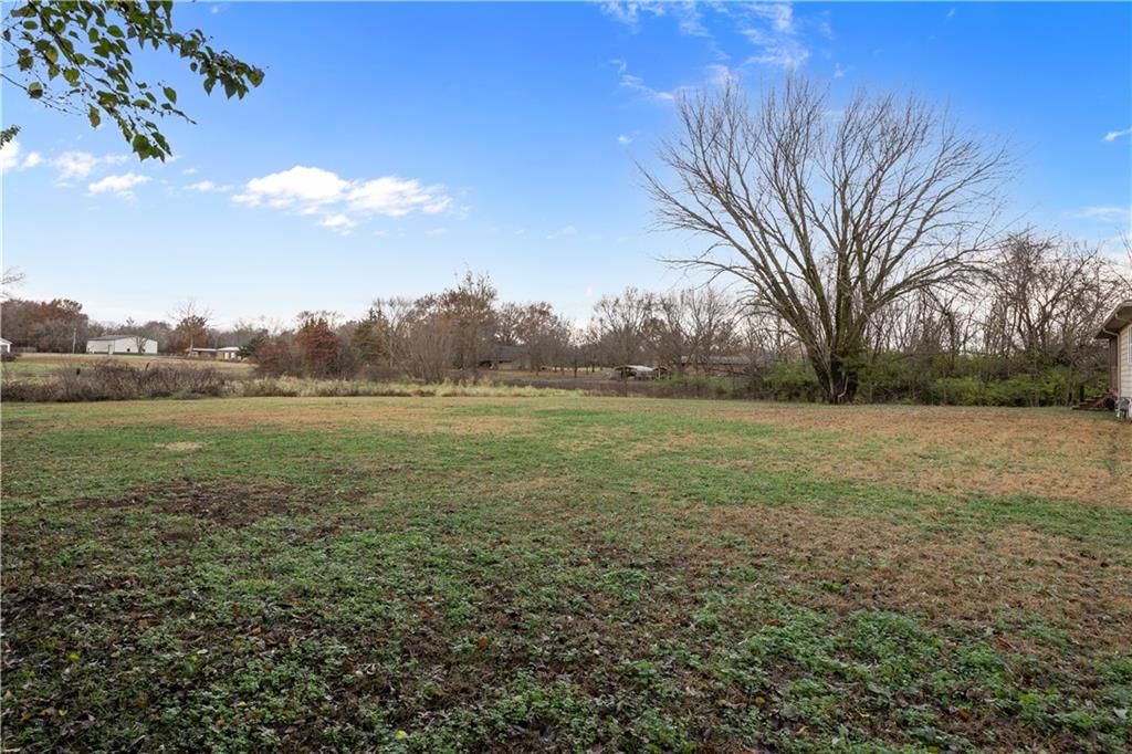 402 W Craig Road — photo 25