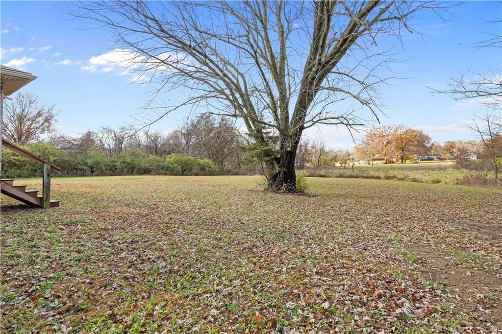402 W Craig Road — photo 26