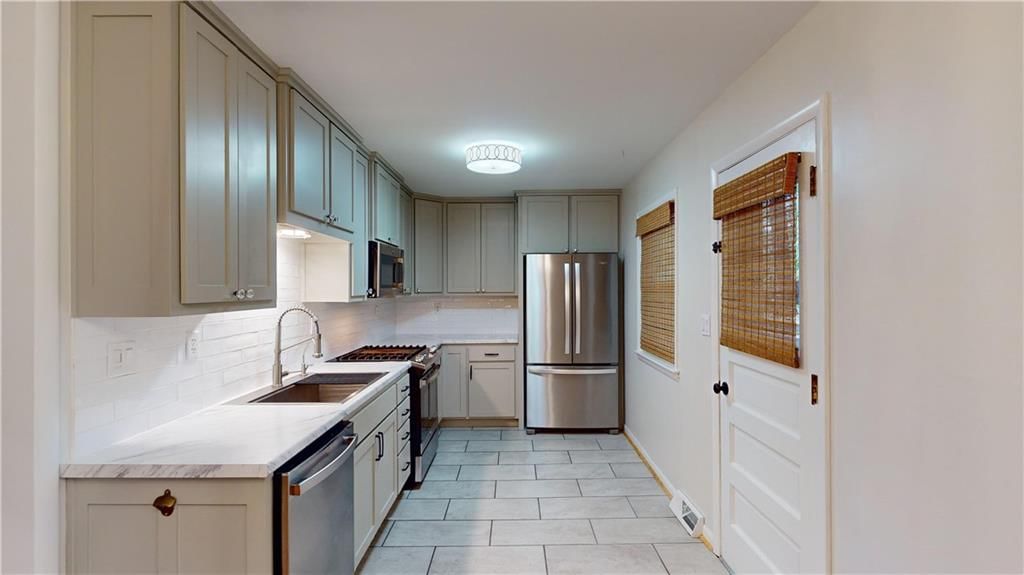 1020 S Adams Street — photo 15