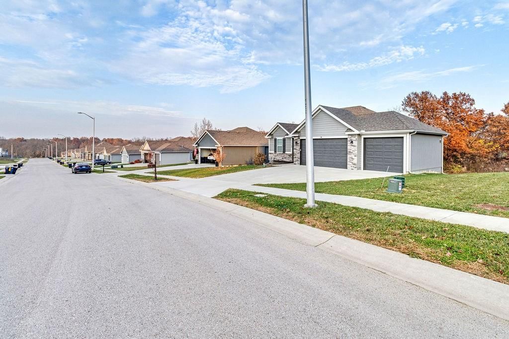 11709 N Windsor Avenue — photo 43