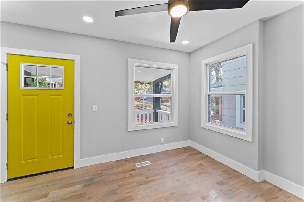 4432 Forest Avenue — photo 7