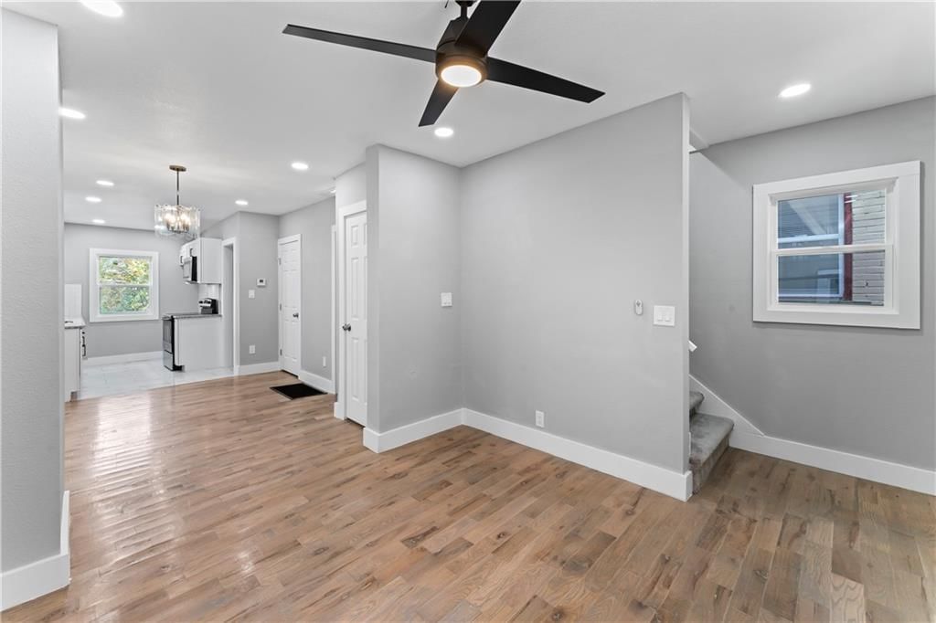 4432 Forest Avenue — photo 9