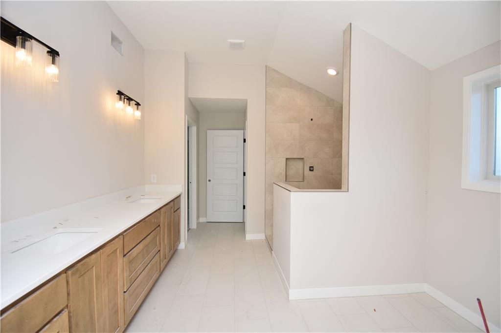 8007 NE 77th Street — photo 15
