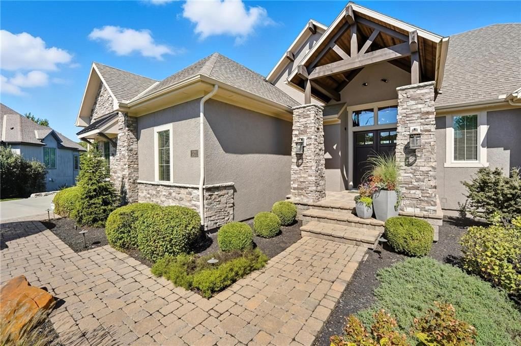 321 NW Nutall Drive — photo 5