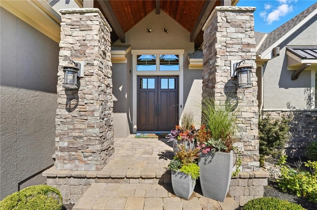 321 NW Nutall Drive — photo 6