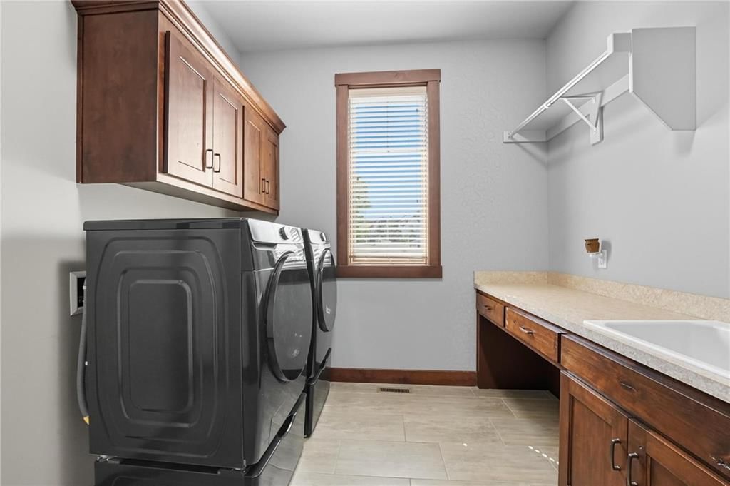 321 NW Nutall Drive — photo 26