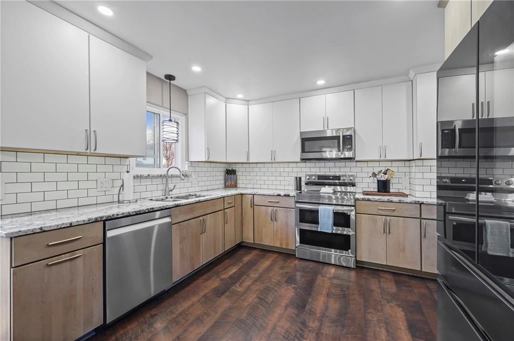 4513 Wallingford Drive, Blue Springs, MO