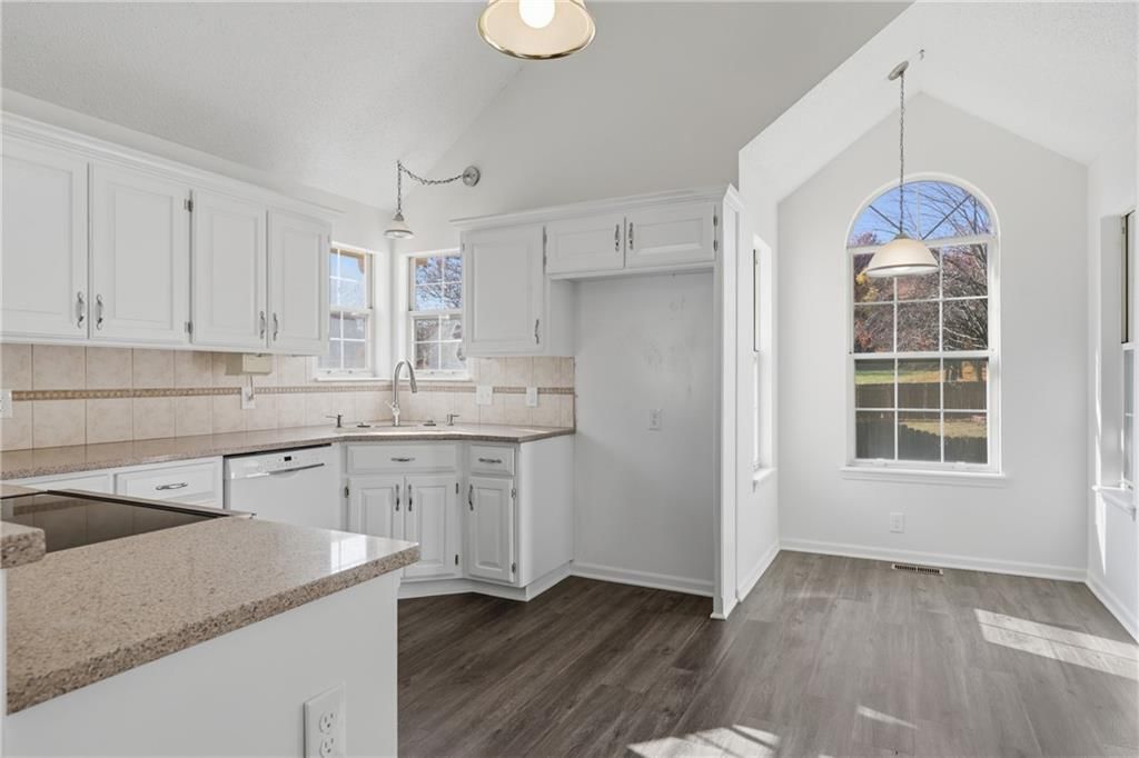 1325 NE Foxwood Drive — photo 5