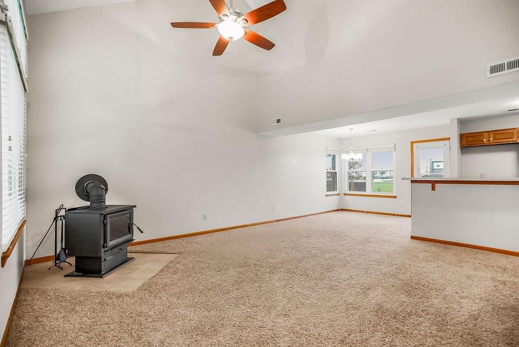 371 N Evergreen Street — photo 4