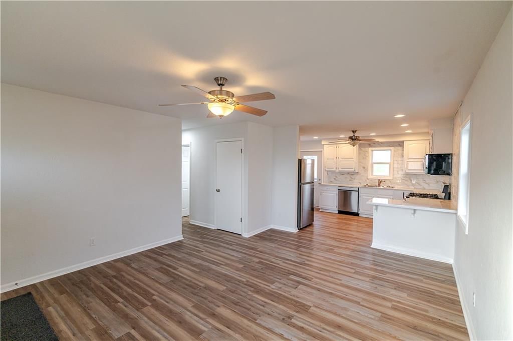 1109 Oak Street — photo 12
