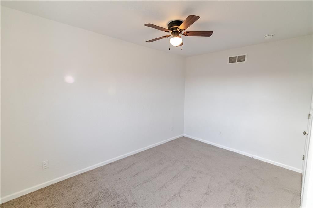 1109 Oak Street — photo 31
