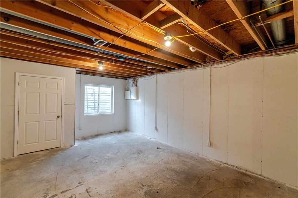 1109 Oak Street — photo 45