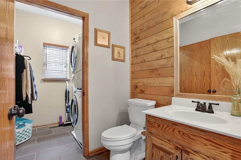 90 Beach Drive — photo 16