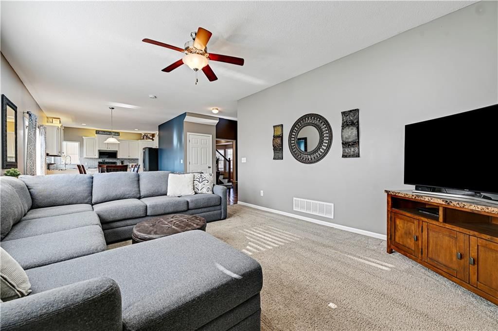 613 E Skylark Street — photo 16