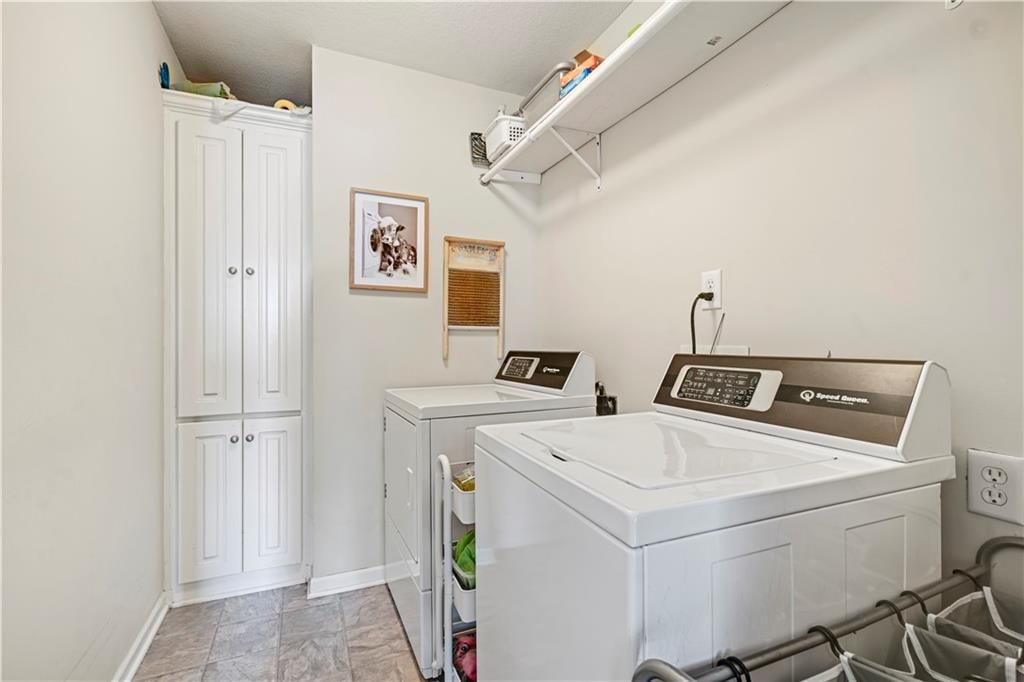 613 E Skylark Street — photo 25