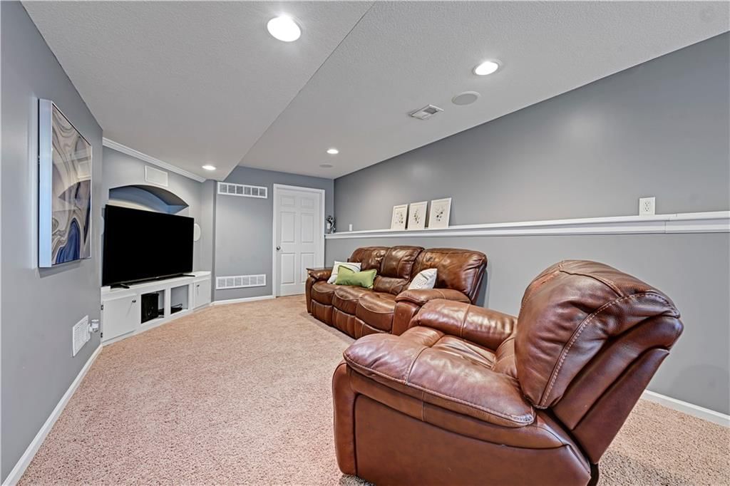 613 E Skylark Street — photo 32