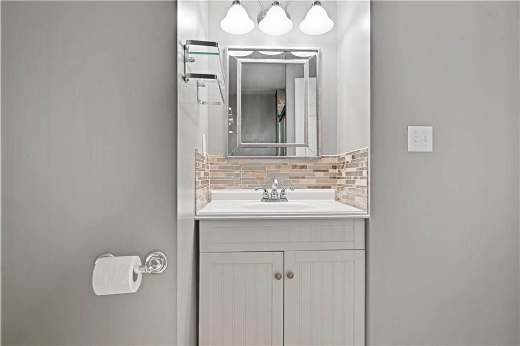 613 E Skylark Street — photo 38