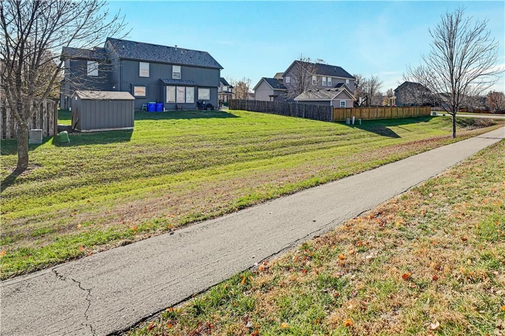 613 E Skylark Street — photo 44
