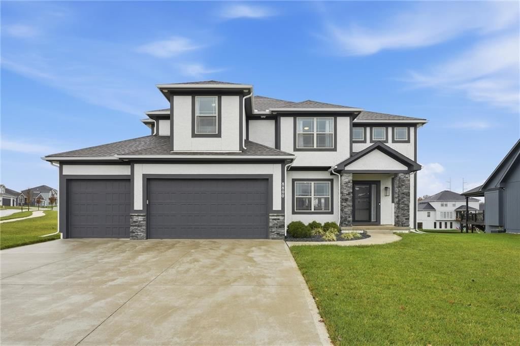 8800 N LISTER Court, Kansas City, MO
