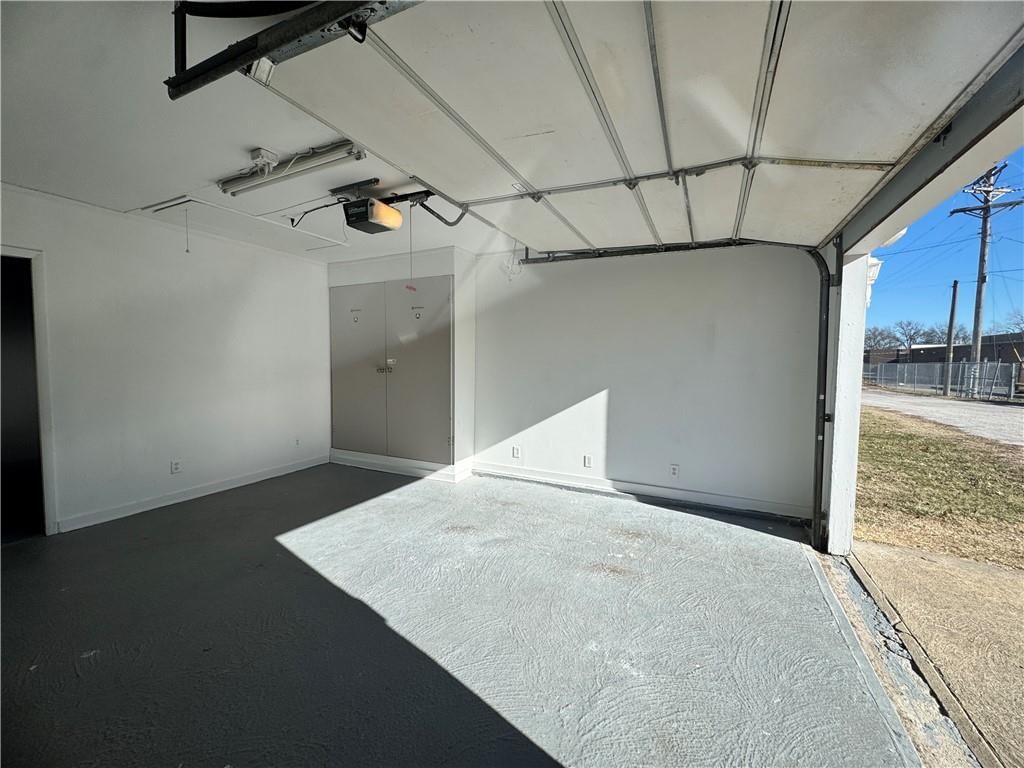 321 E 7th Street — photo 33