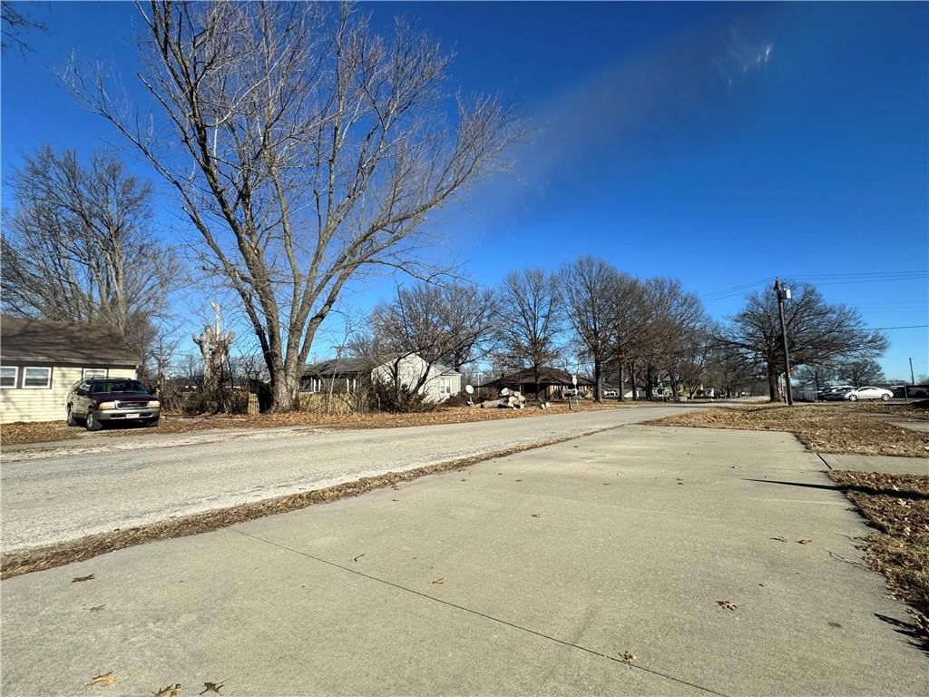 321 E 7th Street — photo 38