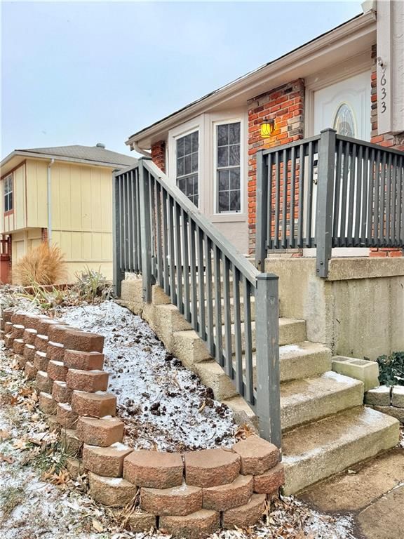 633 E COLLEEN Drive — photo 3