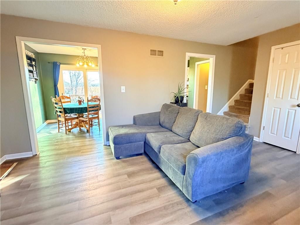 633 E COLLEEN Drive — photo 5