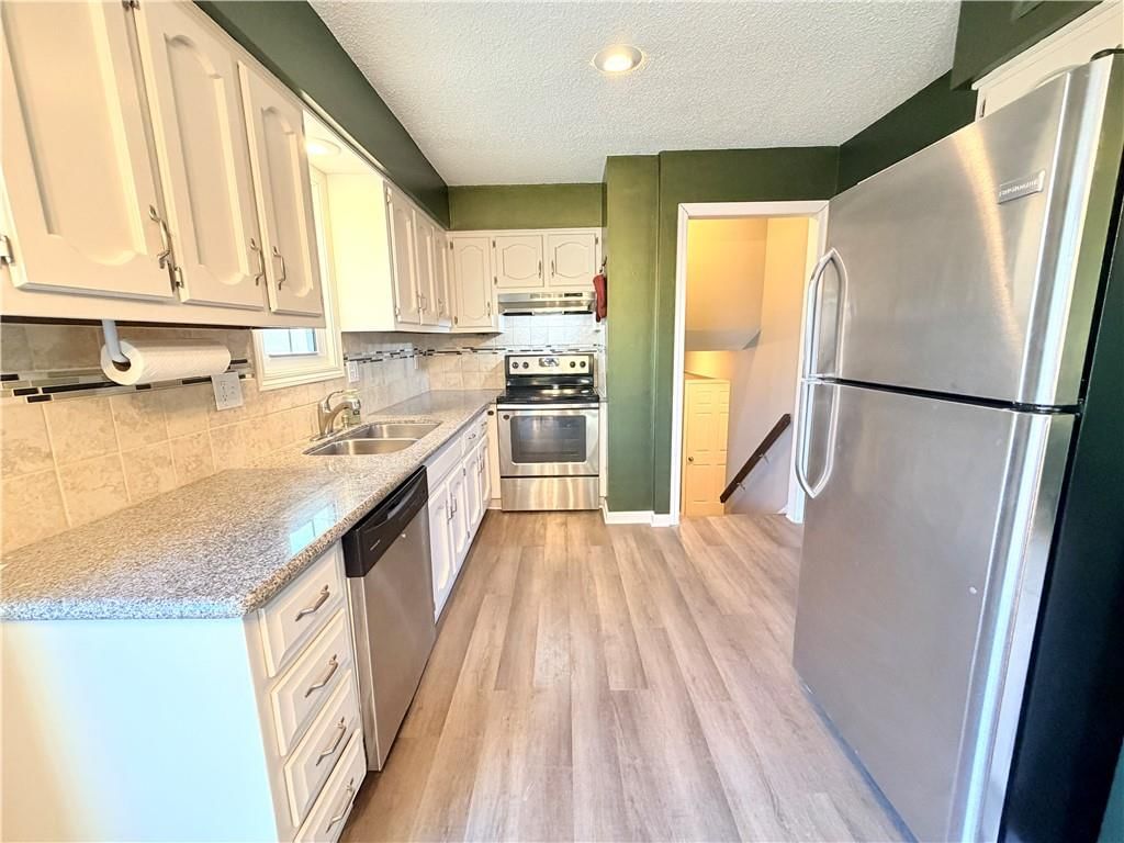 633 E COLLEEN Drive — photo 6