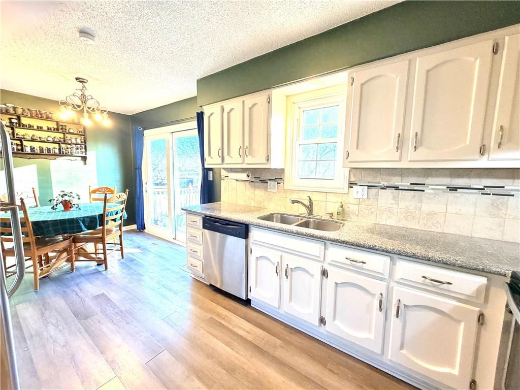 633 E COLLEEN Drive — photo 8