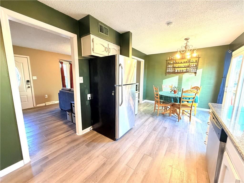 633 E COLLEEN Drive — photo 9