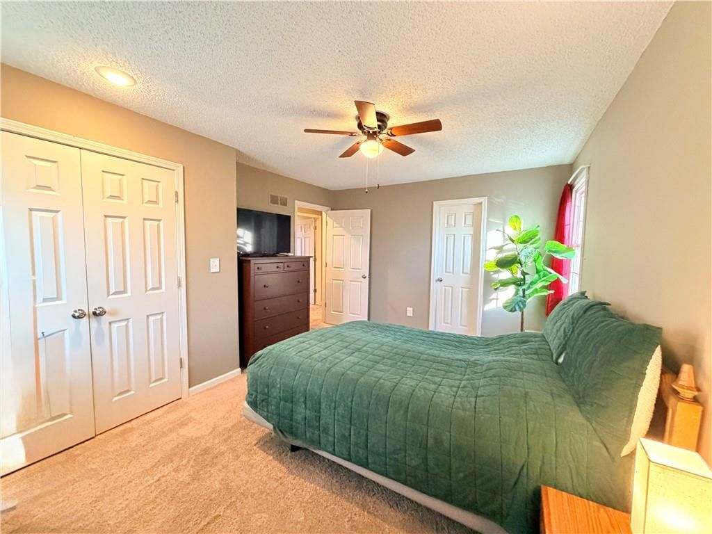 633 E COLLEEN Drive — photo 13