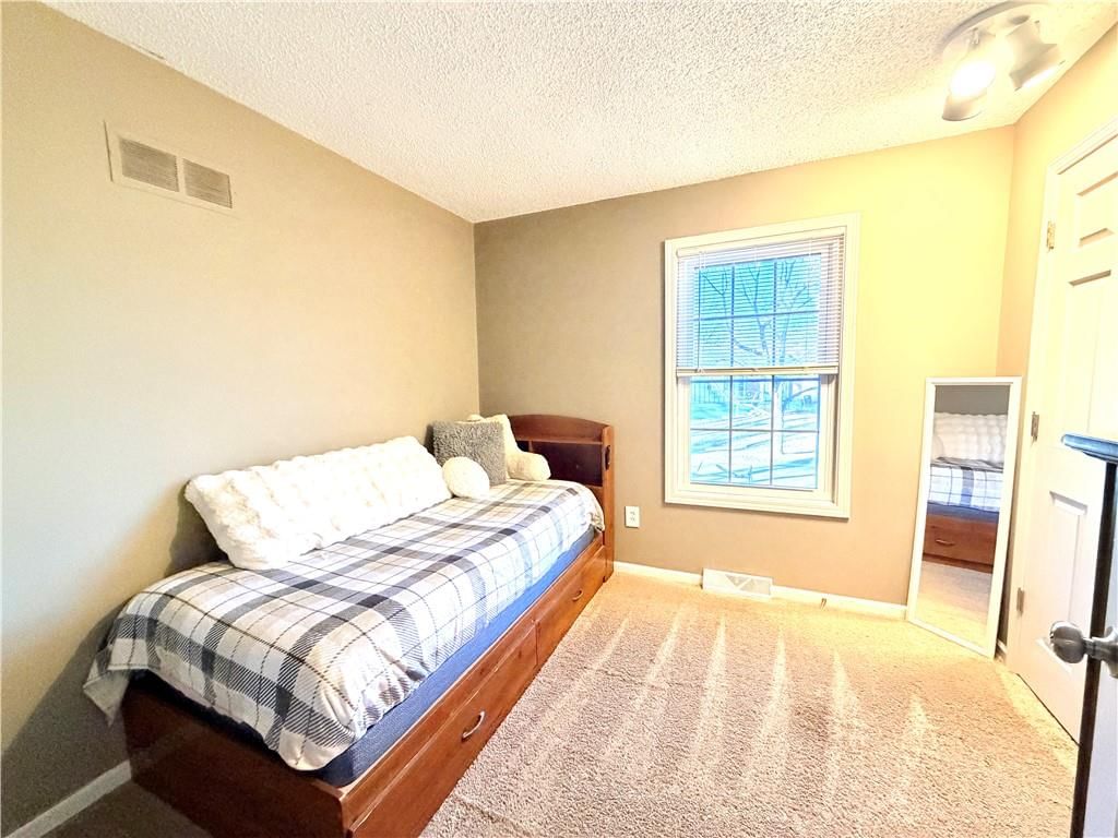 633 E COLLEEN Drive — photo 15