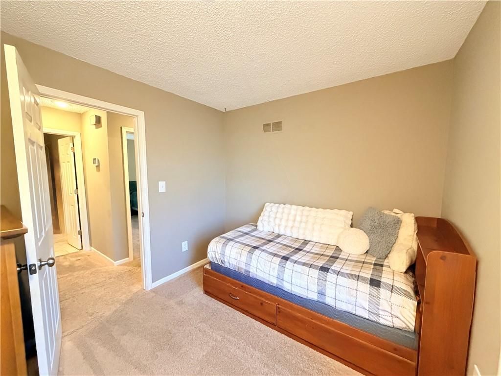 633 E COLLEEN Drive — photo 16
