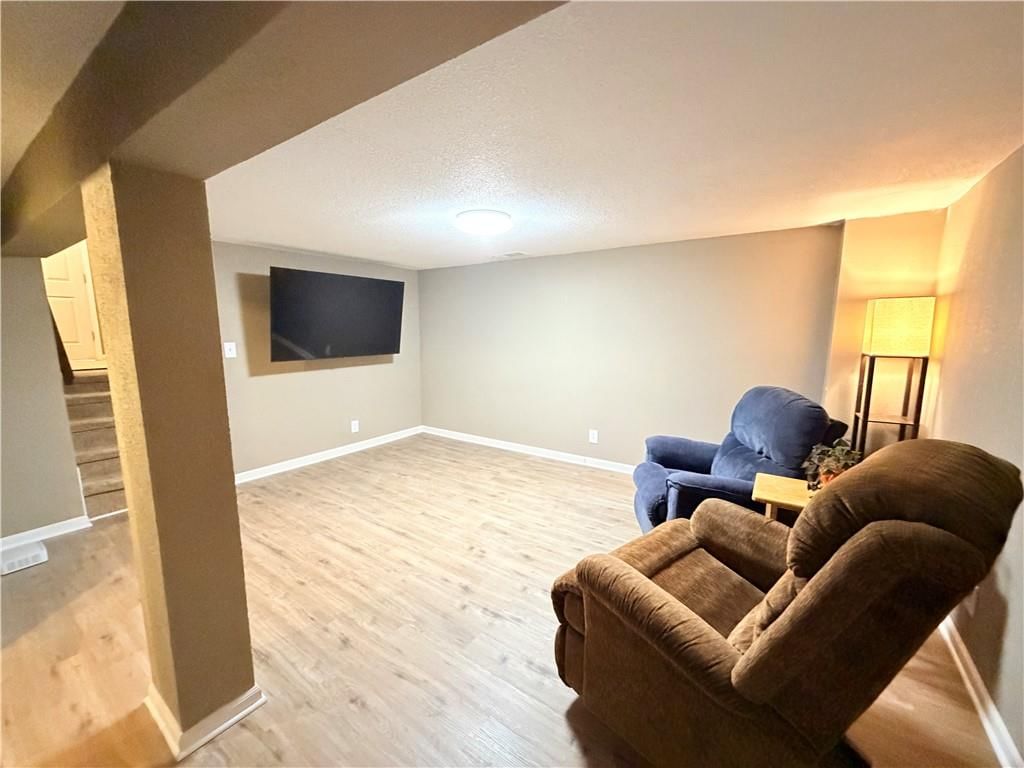 633 E COLLEEN Drive — photo 20