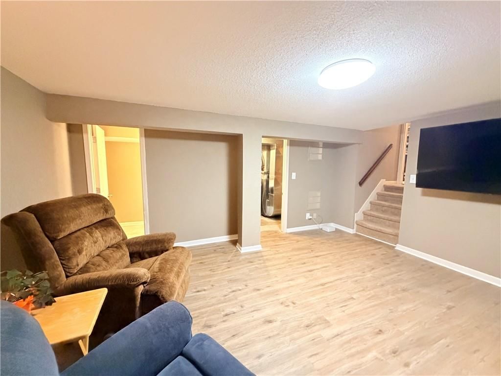 633 E COLLEEN Drive — photo 21