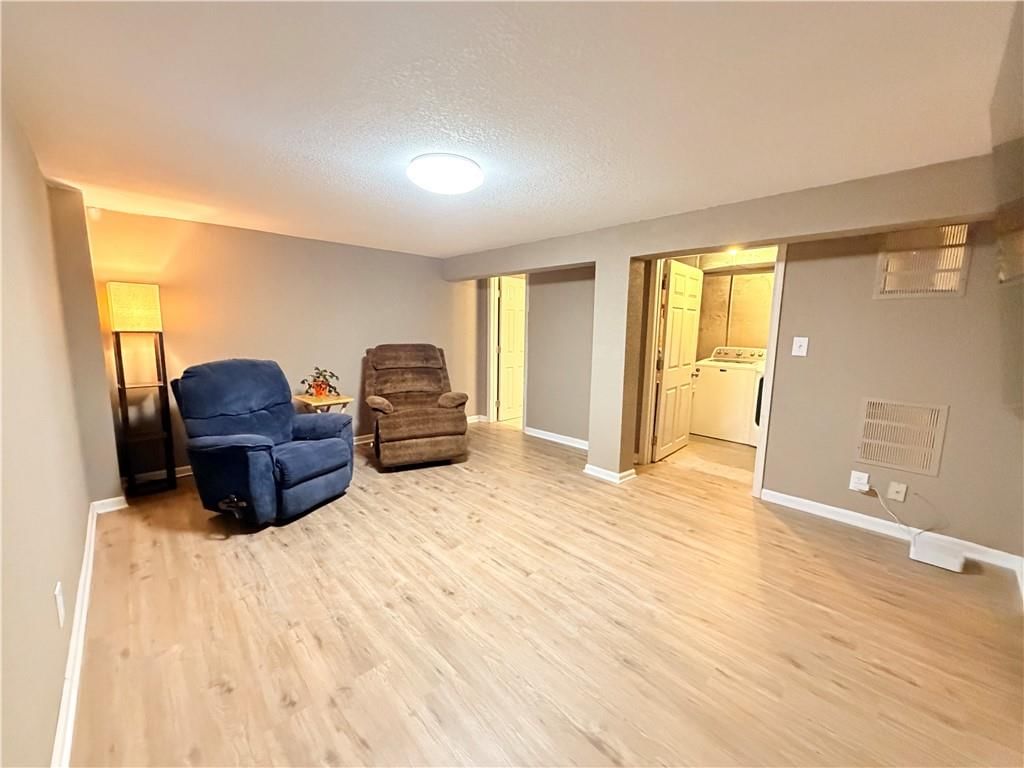 633 E COLLEEN Drive — photo 22