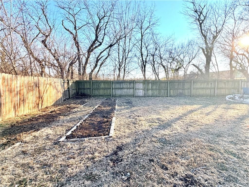 633 E COLLEEN Drive — photo 25