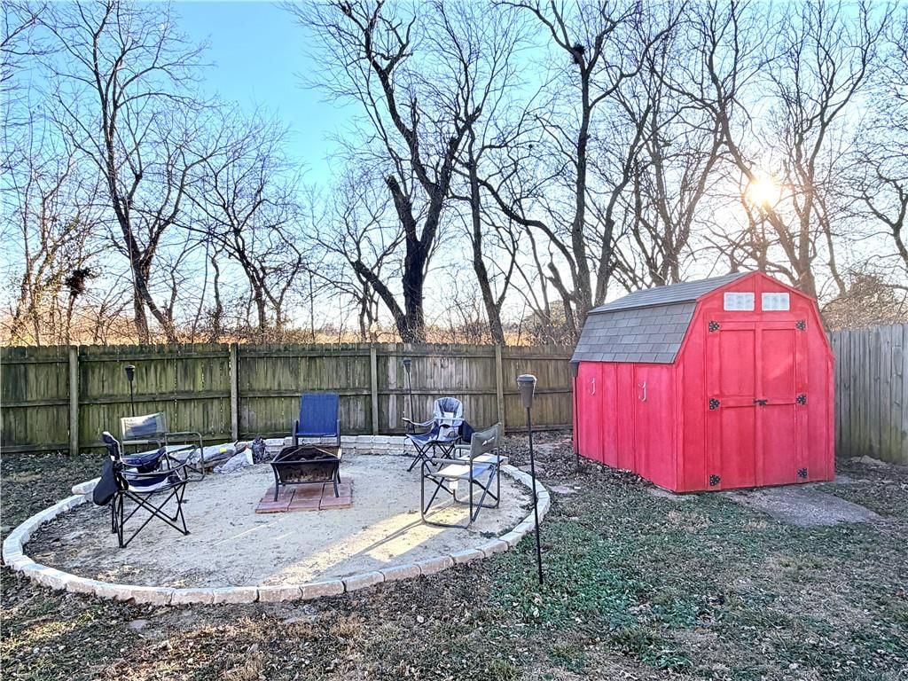 633 E COLLEEN Drive — photo 26