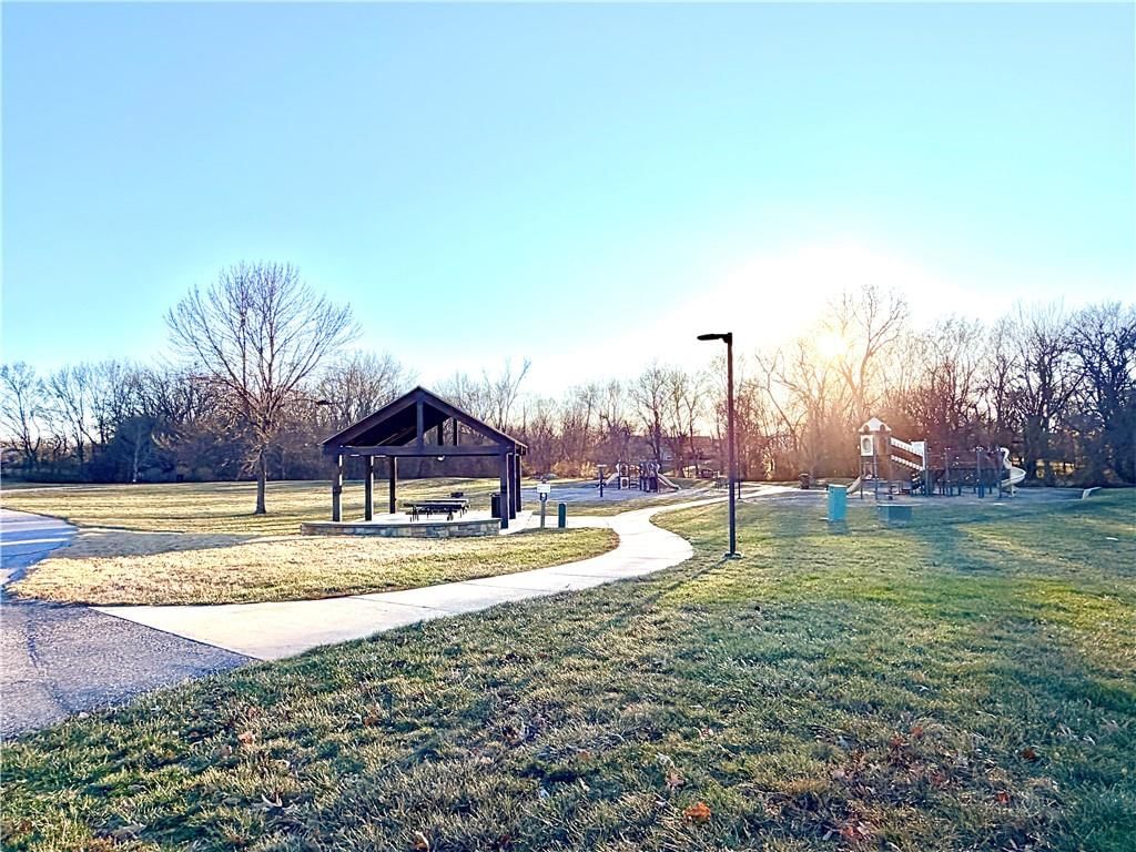 633 E COLLEEN Drive — photo 32