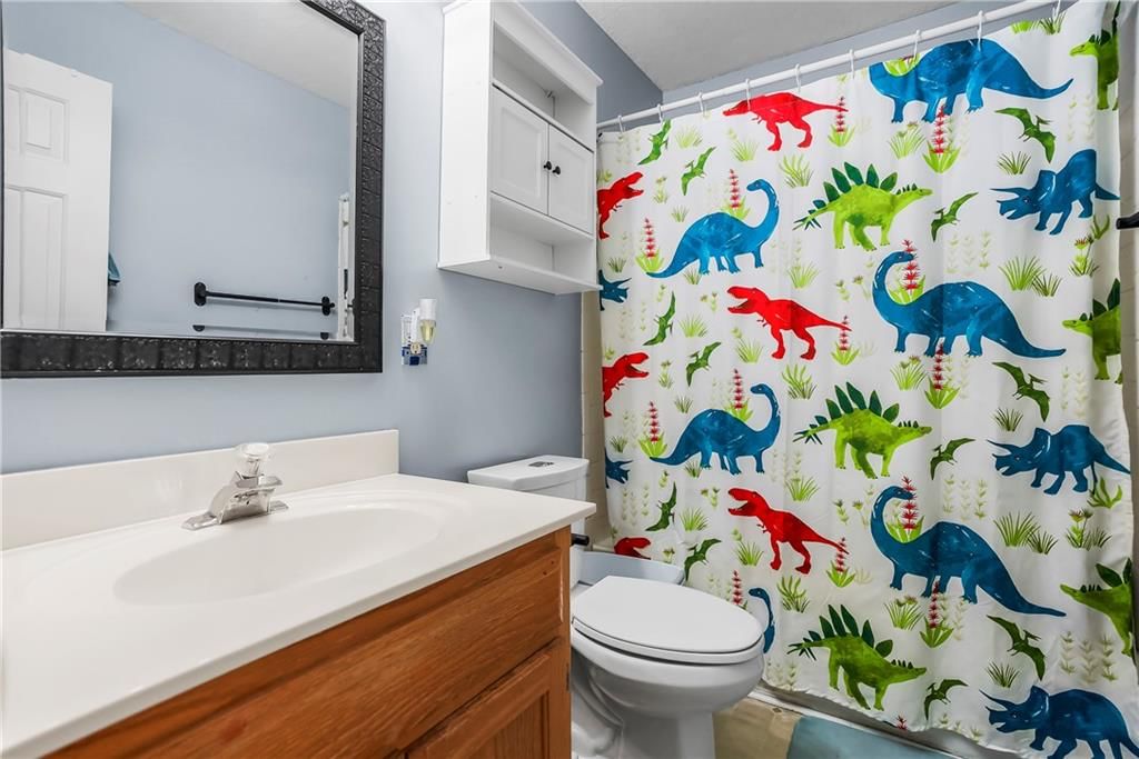 21821 RACE Street — photo 10