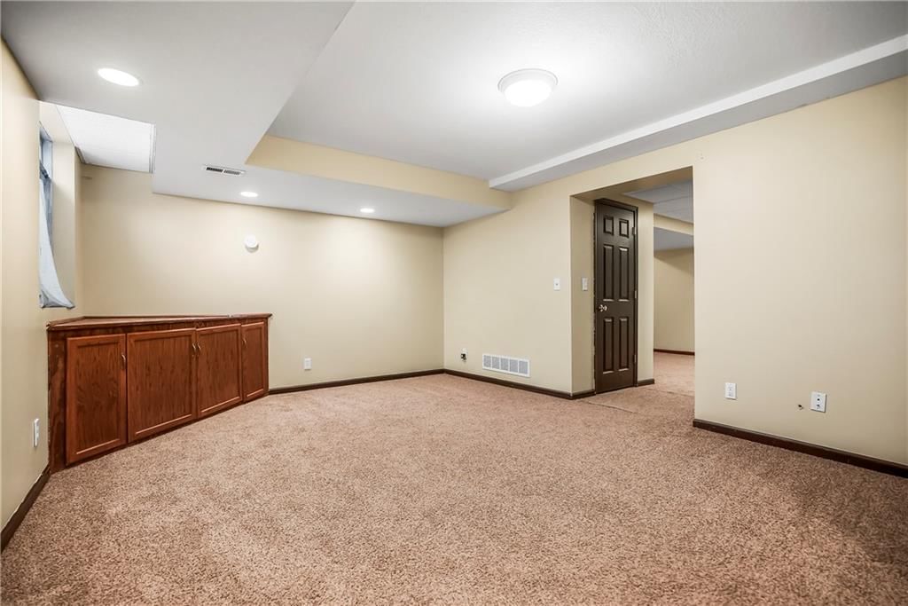 21821 RACE Street — photo 14