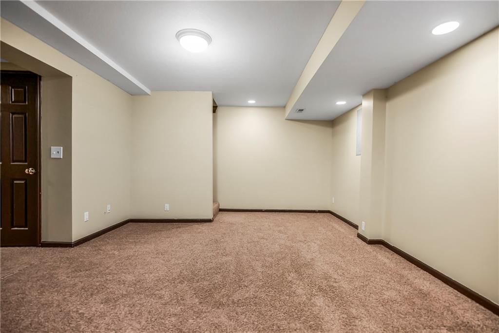21821 RACE Street — photo 15